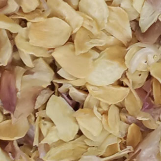 Dried garlic flakes