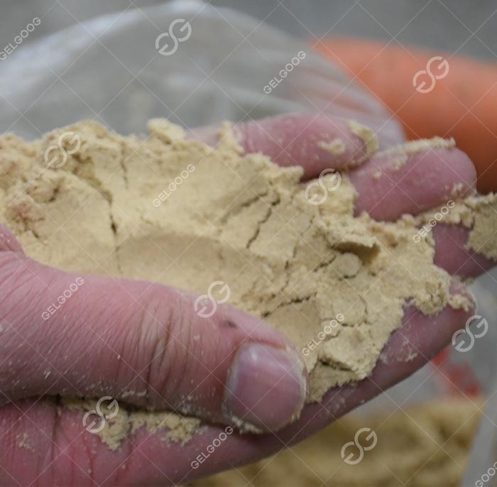 Ginger powder grinding