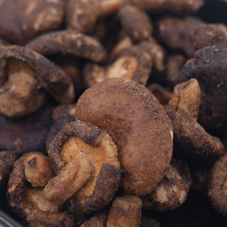 Snacks de champignons et shiitakés